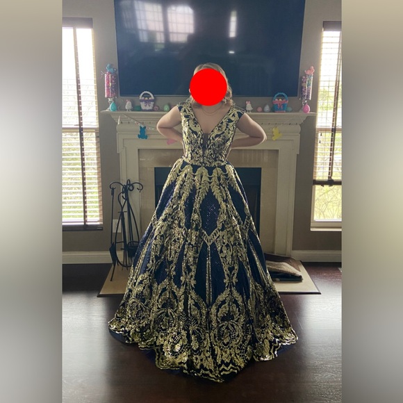 Dresses & Skirts - Ball gown dress